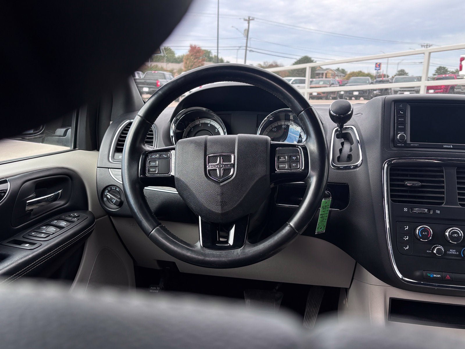 Used 2019 Dodge Grand Caravan SXT FWD image 15