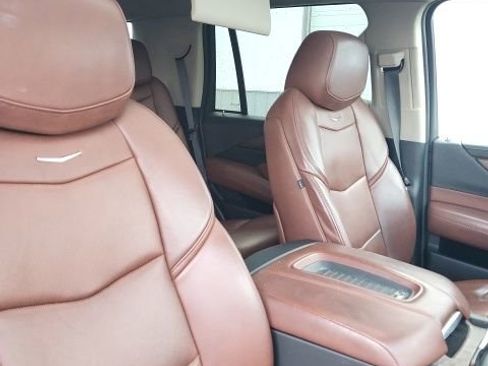 Used 2019 Cadillac Escalade Luxury image 13