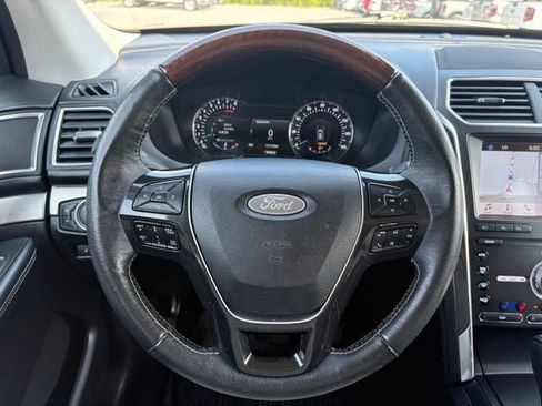 Used 2019 Ford Explorer Platinum AWD/4WD image 14