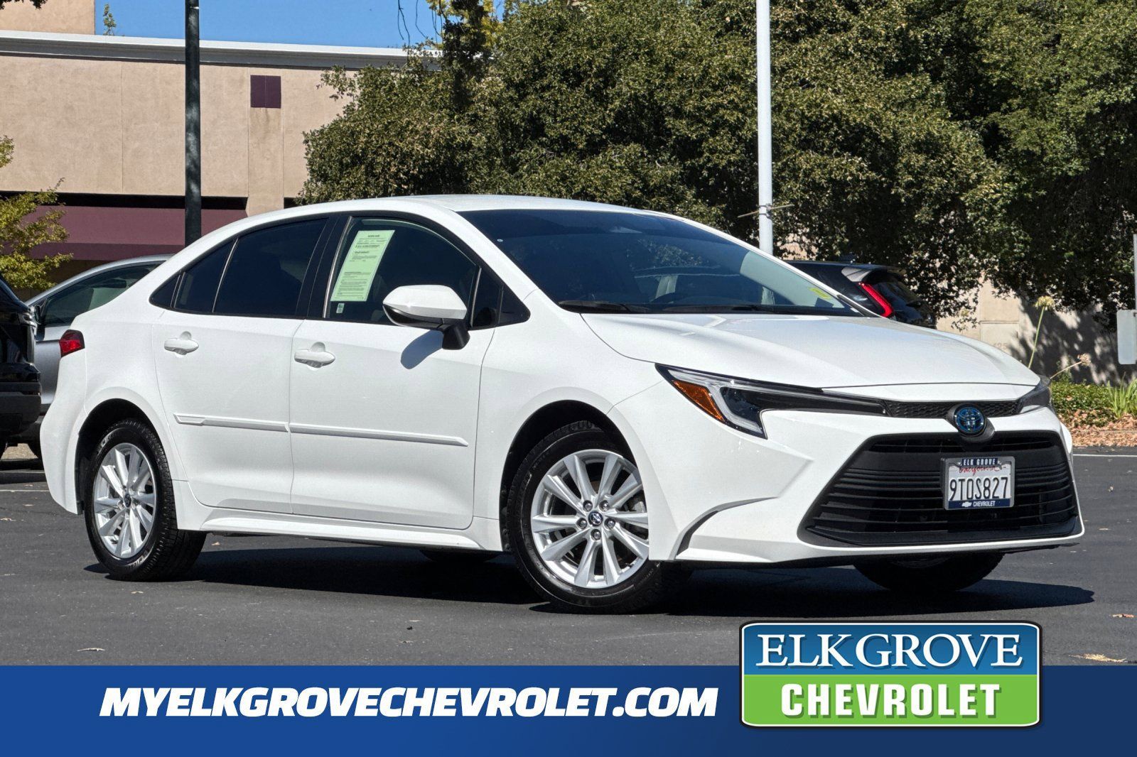 Used 2025 Toyota Corolla LE w/ LE Premium Package FWD image 1