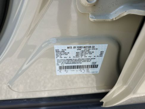 Certified 2025 Ford Maverick Lariat image 24