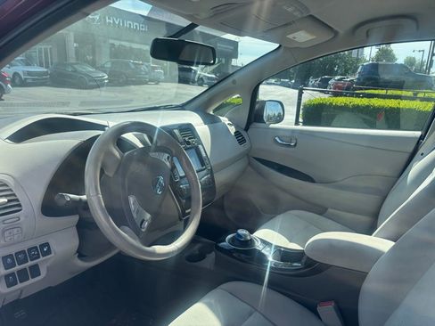 Used 2016 Nissan Leaf SV FWD image 2