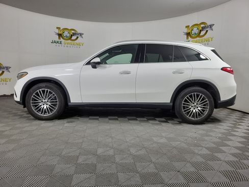 Used 2025 Mercedes-Benz GLC 300 4MATIC image 2
