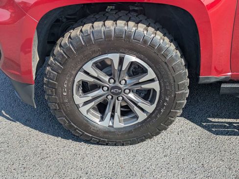 Used 2022 Chevrolet Colorado Z71 w/ Safety Package AWD/4WD image 12