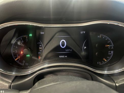 Used 2016 Jeep Grand Cherokee Laredo w/ Quick Order Package 23E image 10