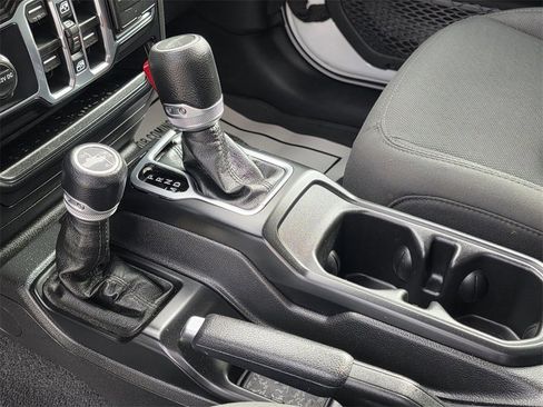 Used 2023 Jeep Gladiator Willys image 14