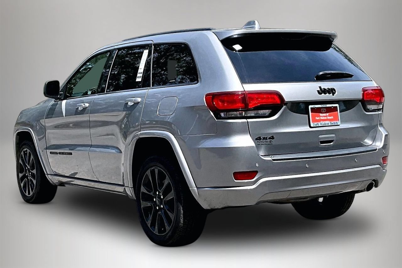 Used 2019 Jeep Grand Cherokee Altitude AWD/4WD image 4