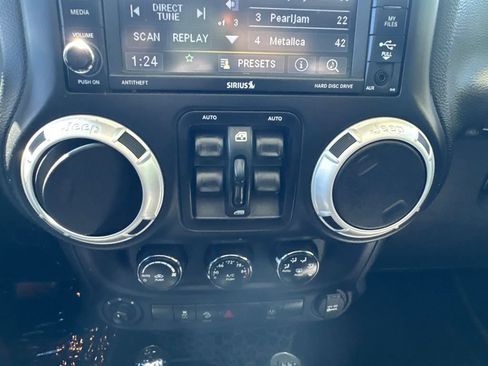 Used 2016 Jeep Wrangler Unlimited Rubicon w/ Connectivity Group AWD/4WD image 20