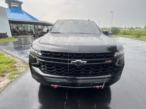 Used 2023 Chevrolet Suburban Z71 w/ Luxury Package AWD/4WD image 2