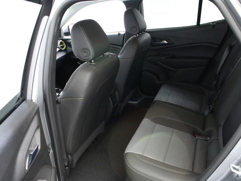 Used 2024 Chevrolet Trax LT w/ Driver Confidence Package FWD image 24