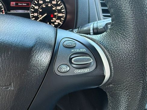 Used 2016 Nissan Pathfinder SV image 26