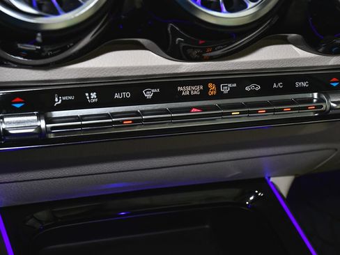 Used 2022 Mercedes-Benz GLB 250 4MATIC image 30
