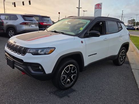 Used 2024 Jeep Compass Trailhawk AWD/4WD image 3