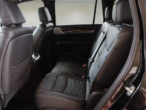 Used 2025 Cadillac XT6 Premium Luxury w/ Platinum Package AWD/4WD image 13