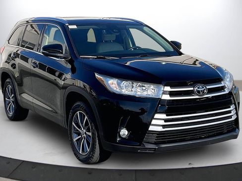 Used 2019 Toyota Highlander XLE image 2