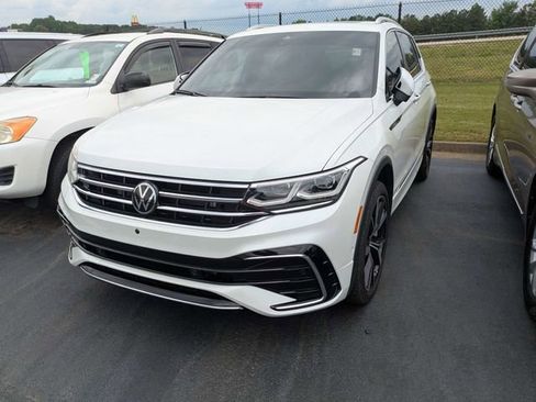 Used 2024 Volkswagen Tiguan SEL R-Line AWD/4WD image 4
