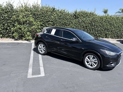 Used 2018 INFINITI QX30 FWD image 3