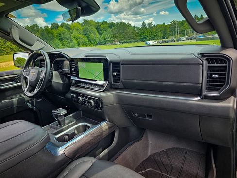 Used 2023 Chevrolet Silverado 1500 LTZ w/ LTZ Premium Package AWD/4WD image 44