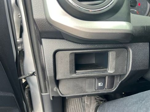 Used 2018 Toyota Tacoma SR5 image 31