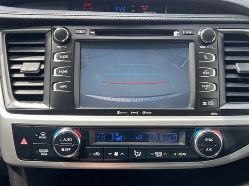 Used 2019 Toyota Highlander SE image 13