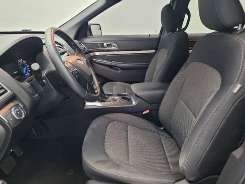 Used 2019 Ford Explorer XLT image 17