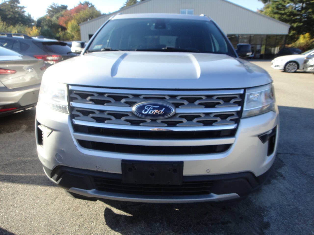 Used 2018 Ford Explorer XLT w/ Equipment Group 202A AWD/4WD image 2