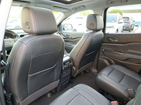 Used 2021 GMC Acadia SLT w/ Elevation Edition image 10