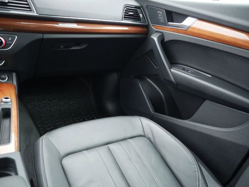 Certified 2023 Audi Q5 2.0T Premium w/ Convenience Package image 38