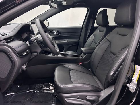 New 2026 Jeep Compass Latitude image 12