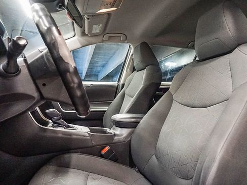 Used 2020 Toyota RAV4 XLE image 17