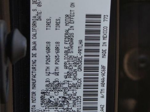 Used 2017 Toyota Tacoma Limited w/ Tow Package image 30