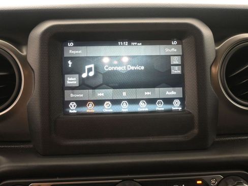 Used 2022 Jeep Wrangler Sport S image 3