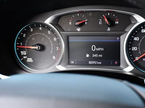 Used 2021 Chevrolet Traverse LT FWD image 19