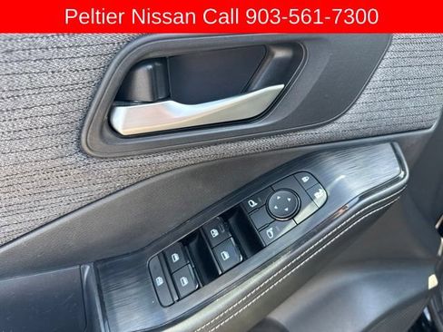 Used 2021 Nissan Rogue SV FWD image 11