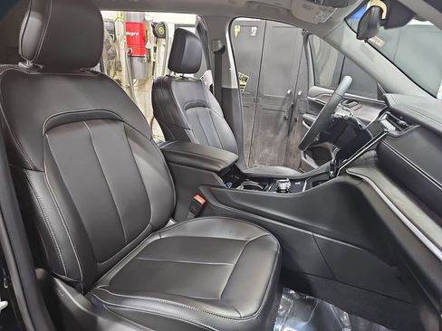 Used 2023 Jeep Grand Cherokee L Limited image 10