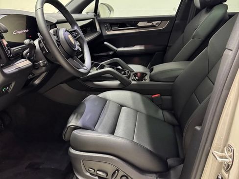 Used 2026 Porsche Cayenne AWD/4WD image 12