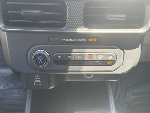 Used 2025 Ford Maverick XL w/ Equipment Group 102A AWD/4WD image 19