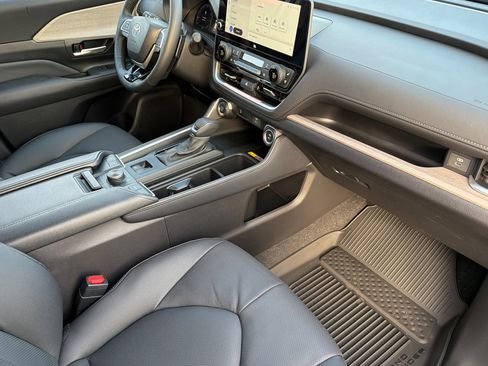 New 2026 Toyota Grand Highlander Platinum image 15