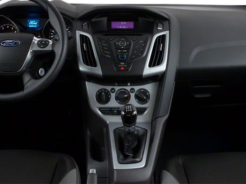 Used 2013 Ford Focus SE w/ SE Winter Pkg FWD image 13
