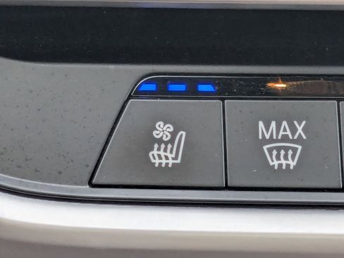 Used 2022 BMW X5 xDrive40i w/ M Sport Package image 11