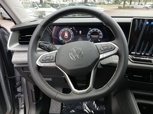 New 2025 Volkswagen Tiguan S image 14