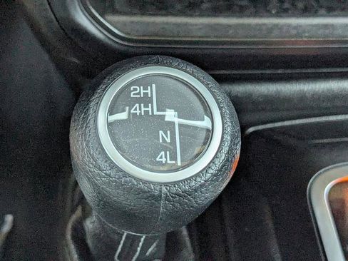 Used 2025 Jeep Wrangler Unlimited Sahara AWD/4WD image 21