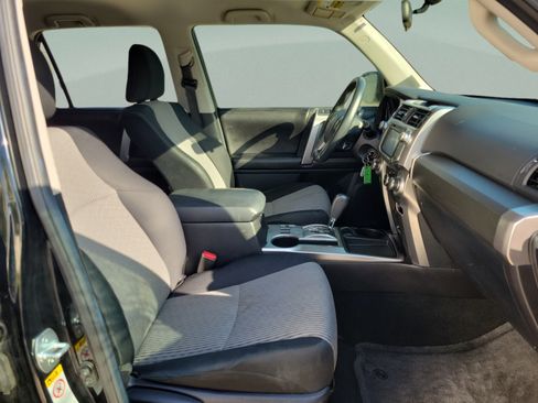 Used 2015 Toyota 4Runner SR5 RWD image 31