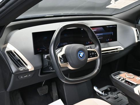 Used 2022 BMW iX xDrive50 w/ Sport Package image 18