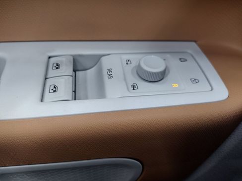 New 2025 Volkswagen ID. Buzz 1st Edition image 24