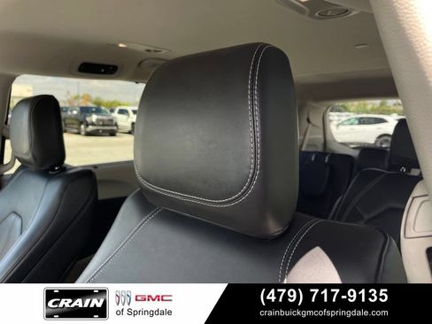 Used 2024 Chrysler Pacifica Touring-L FWD image 22