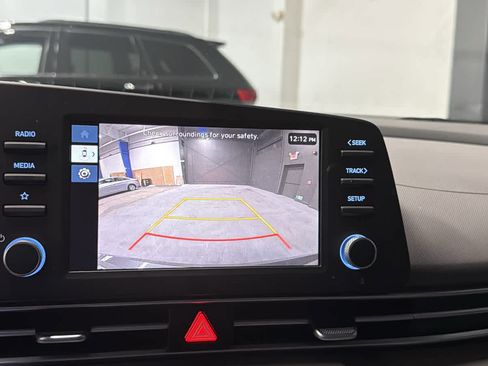 Used 2025 Hyundai Elantra Hybrid FWD image 16
