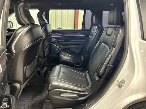 Used 2021 Jeep Grand Cherokee L Overland w/ Luxury Tech Group IV AWD/4WD image 17