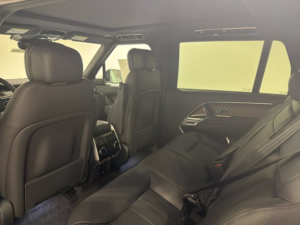 New 2026 Land Rover Range Rover Long Wheelbase SE AWD/4WD image 21