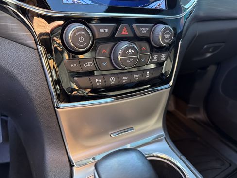 Used 2020 Jeep Grand Cherokee Altitude image 29